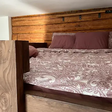 Very Lovely Old Down Place Close To Castle