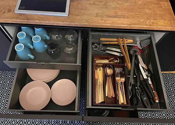 Very Lovely Old Down Place Close To Castle Apartament *